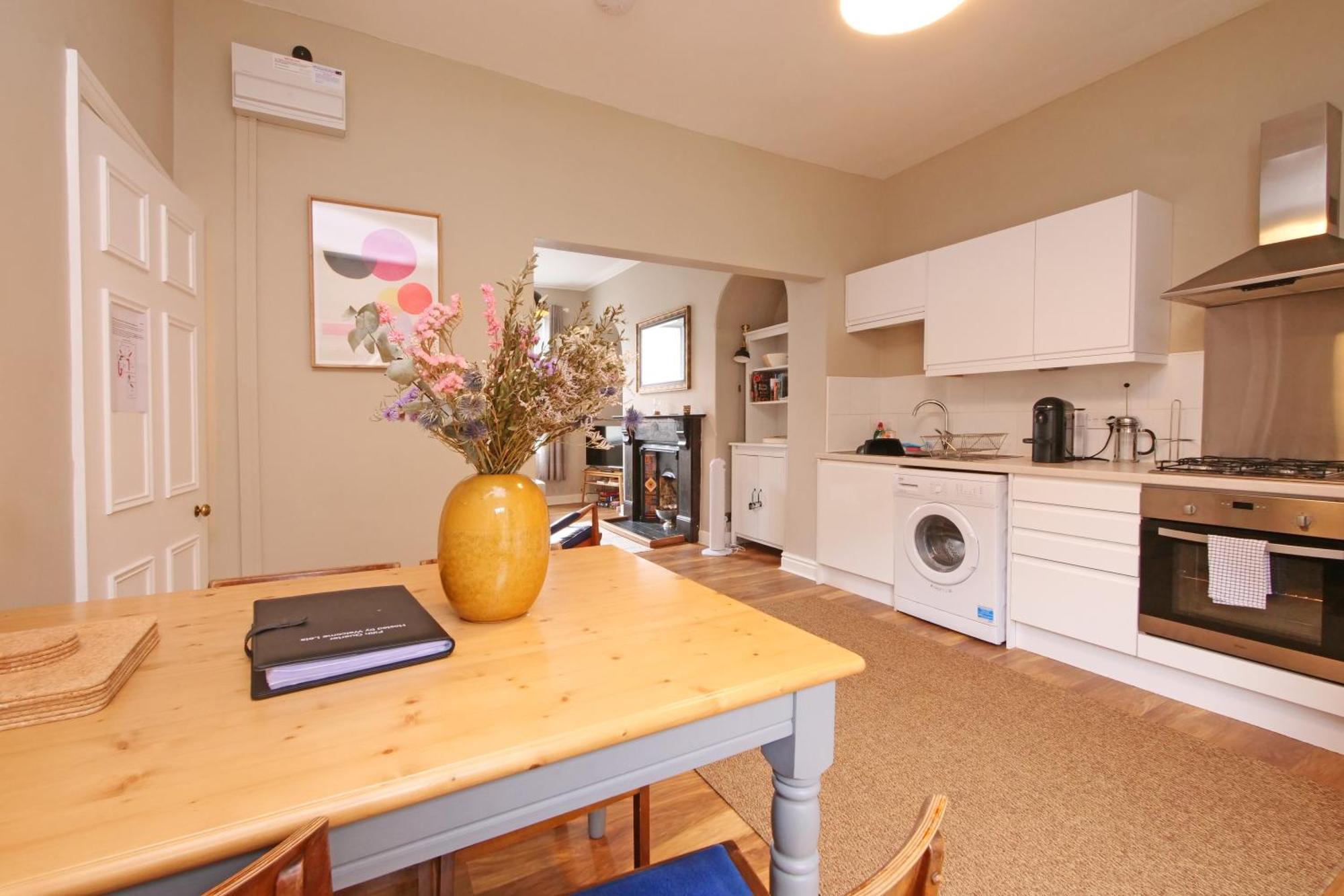 Fifth Quarter Apartment With Free Parking York Exterior foto
